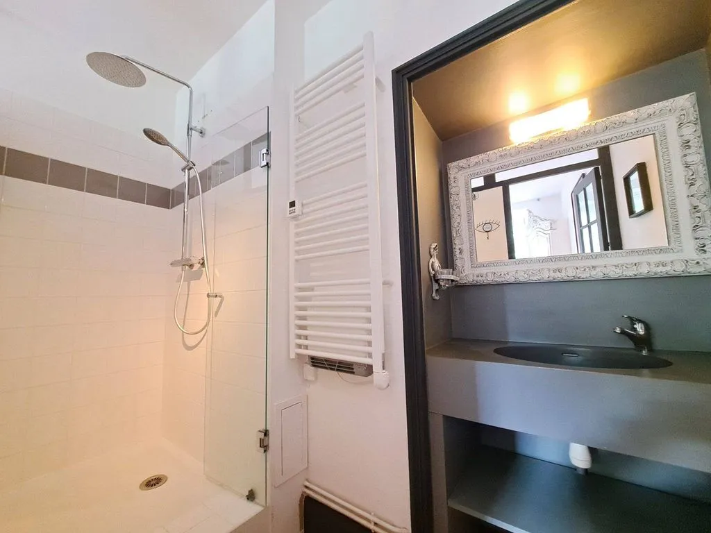 Salles de bain - Maison de Luxe avec Piscine à Condom