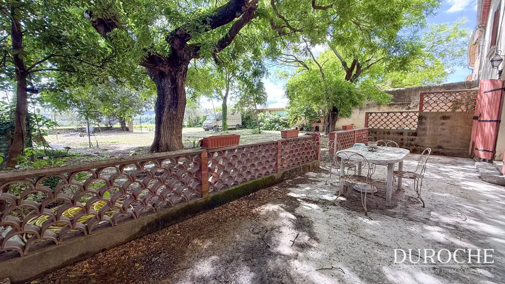 Terrasse - Ancien Domaine Viticole à Rénover à Courthézon