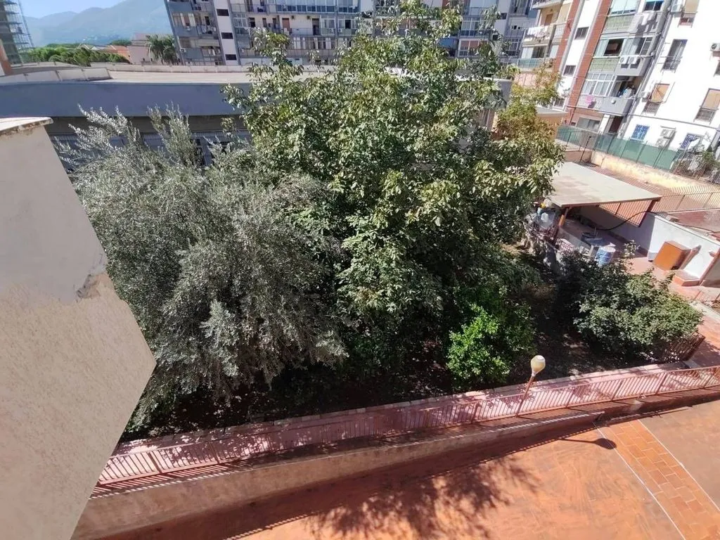 Balcon - Luxury Villa with Private Garden in Palermo