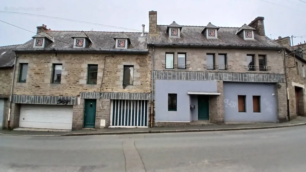 Välivaade - Two Stone Houses in Centre Guingamp