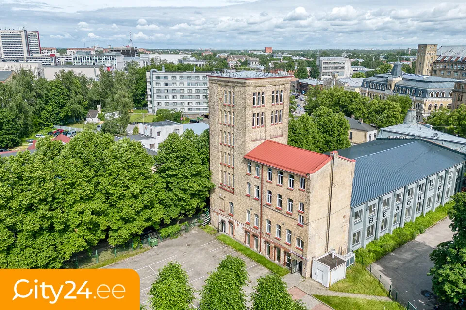 Vista aerea - Office Building with Modern Lifts in Teika