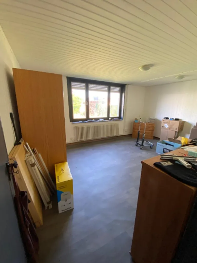 Toad - Versatile House with Commercial Space in Sijsele