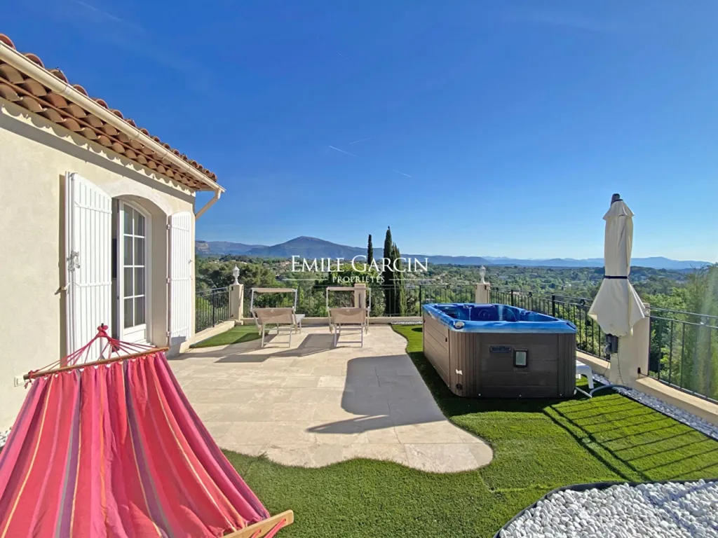 Terrasse - Maison avec Vue Panoramique à Valbonne