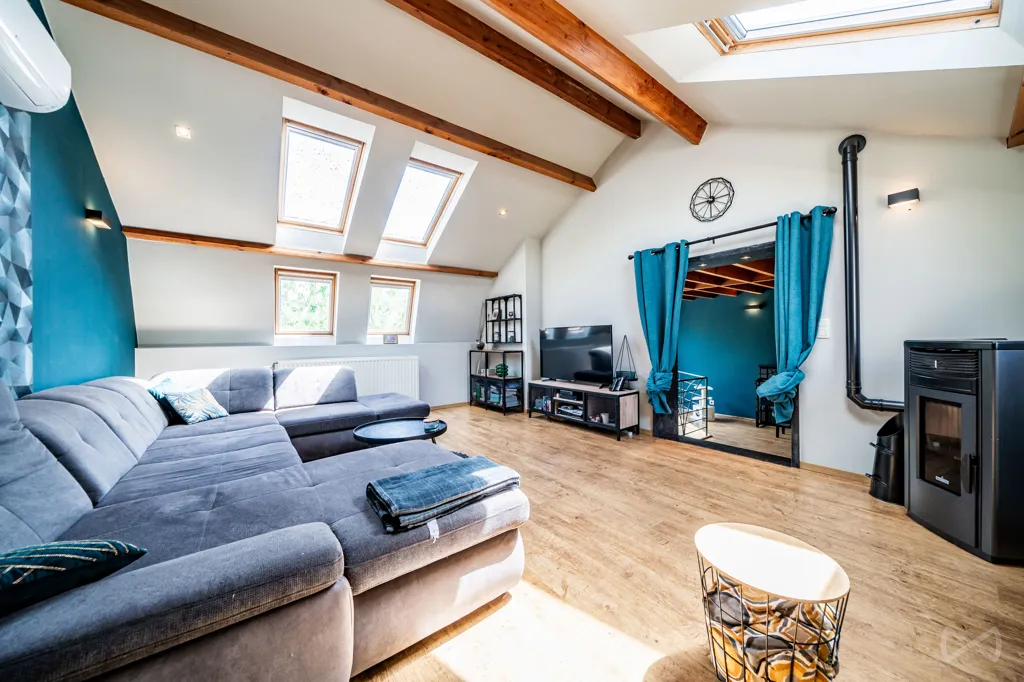 Elutuba - Three-Storey House with Terrace in Bray