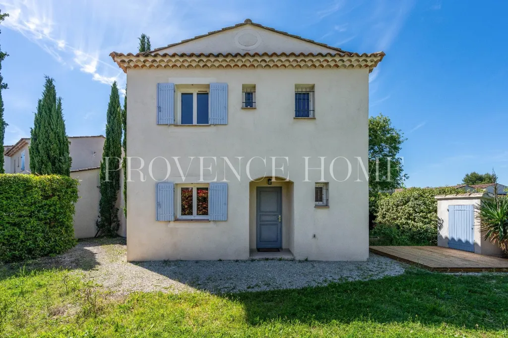Exterior - Charming 4-Piece House with Pool in Lagnes