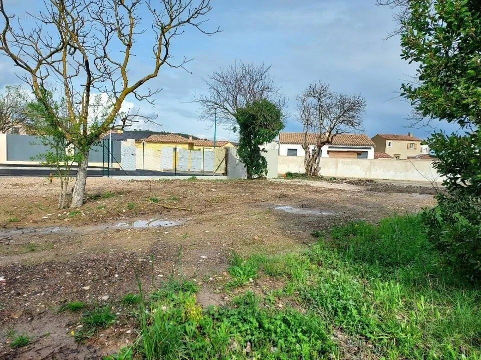 Aed - Plot with Garden in Pignans