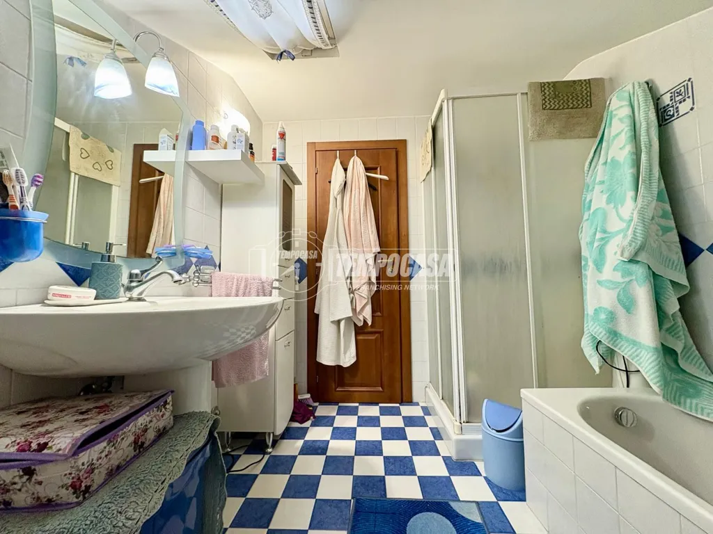 Salles de bain - Apartment with Balconies in Casaluce