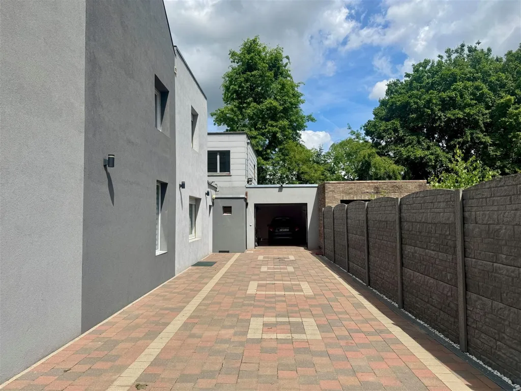 Välivaade - Spacious Semi-Detached House with Garden in Rumst