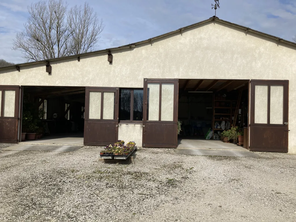 Extérieur - Propriété Rurale avec 3 Maisons et Atelier à Montcuq