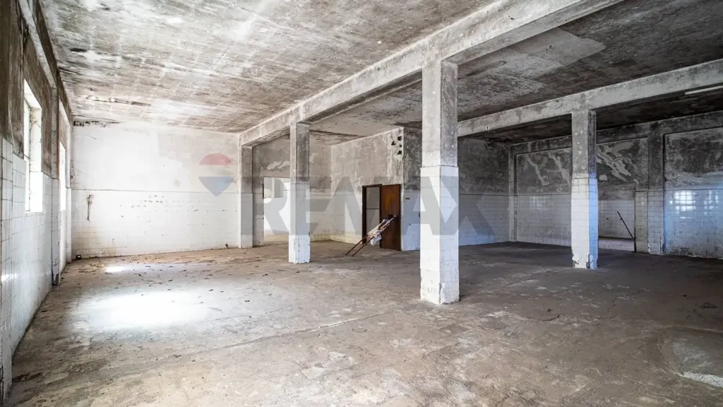 Pièces - Commercial Space with Apartments in Belpasso