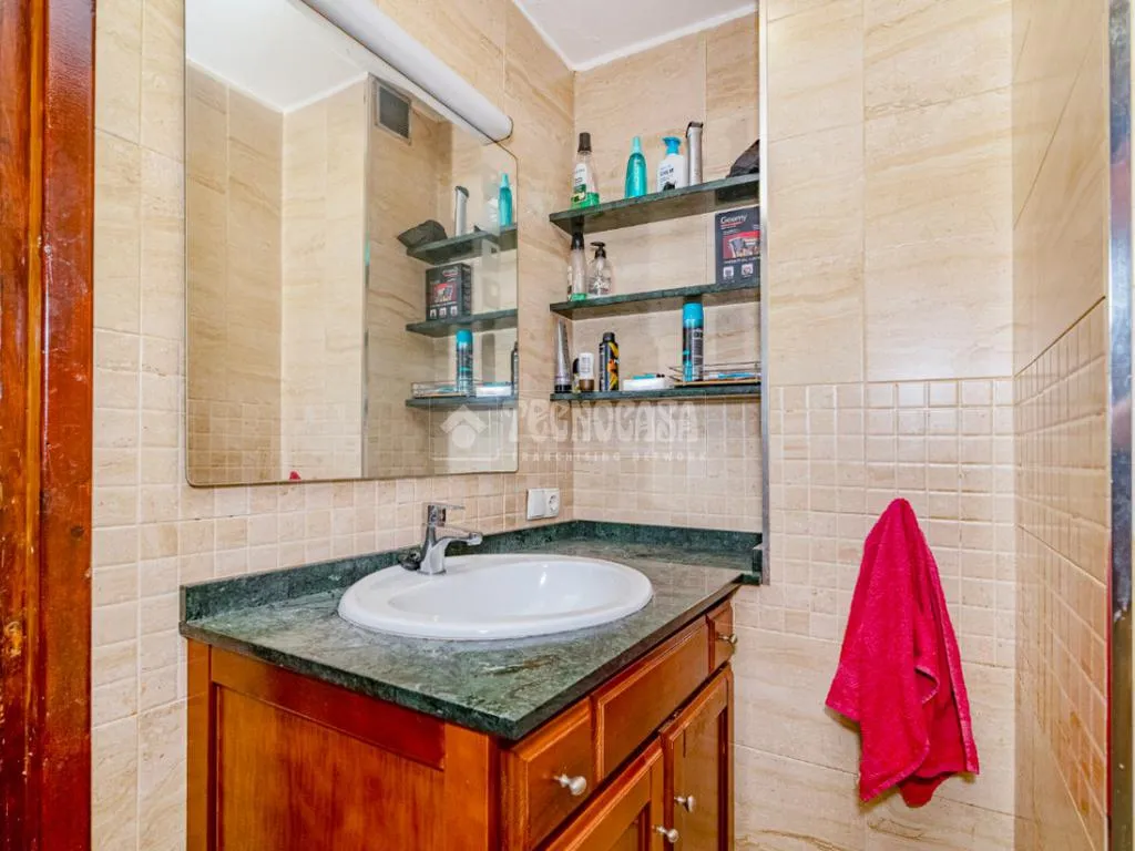 Salles de bain - Four-Bedroom Flat with Terrace in Cartuja