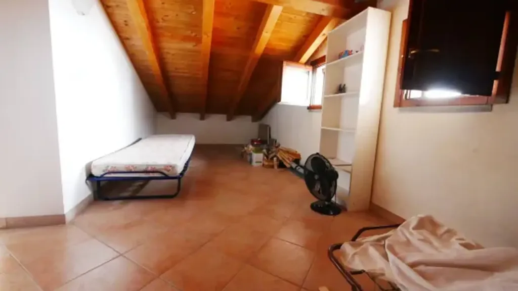 Chambres - Terraced Apartment with Garage in Serramazzoni