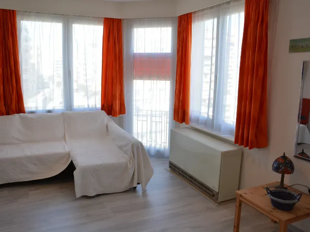Charming Studio with Market View in De Panne