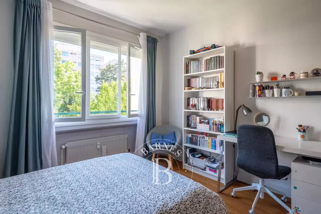 Bedrooms - Luxury Flat with Balcony in Lyon's Point du Jour