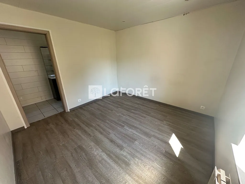 Rooms - T2 Apartment with Parking in Mandelure
