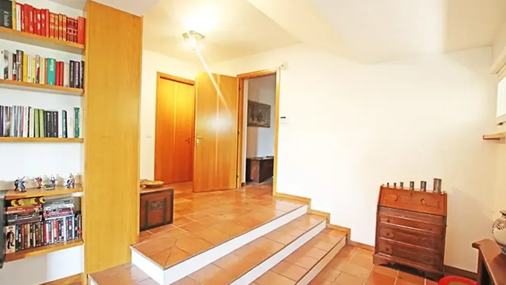 hallway_entrance