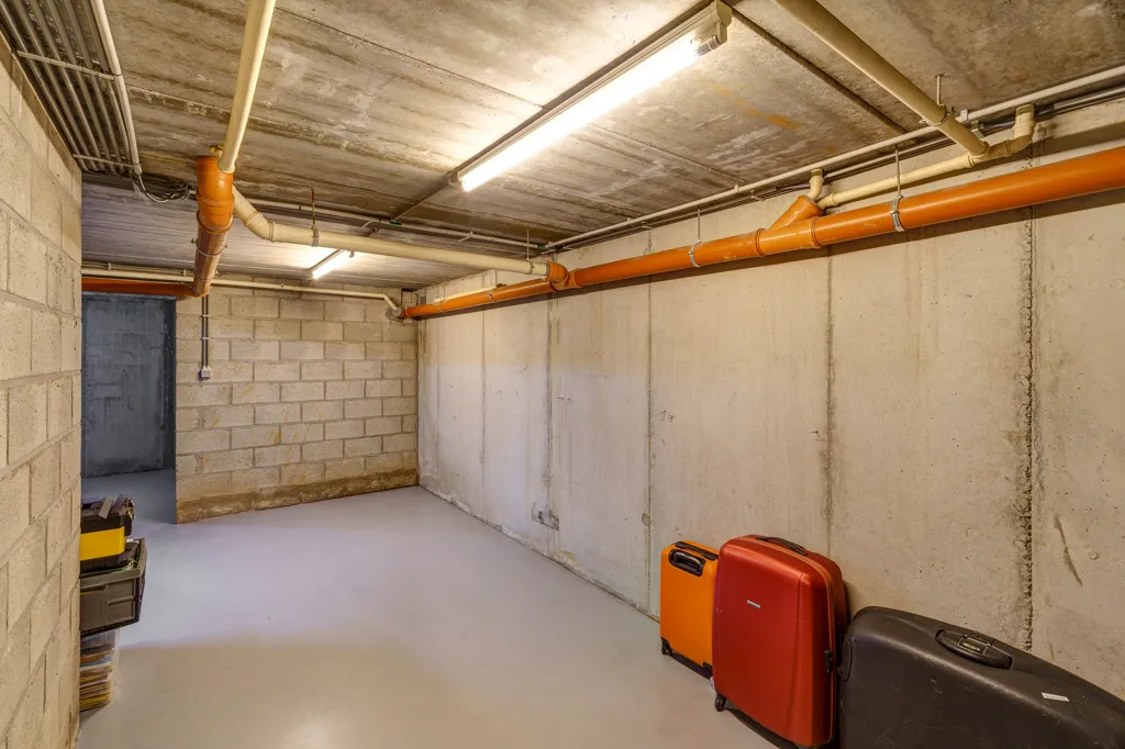Garage - Villa with Extensive Kellergeschoof in Putte