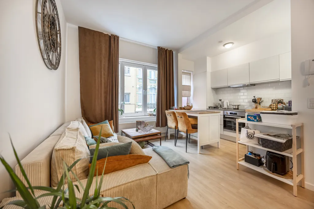 Elutuba - Income Property with 5th Unit Potential in Kievitwijk, Antwerp