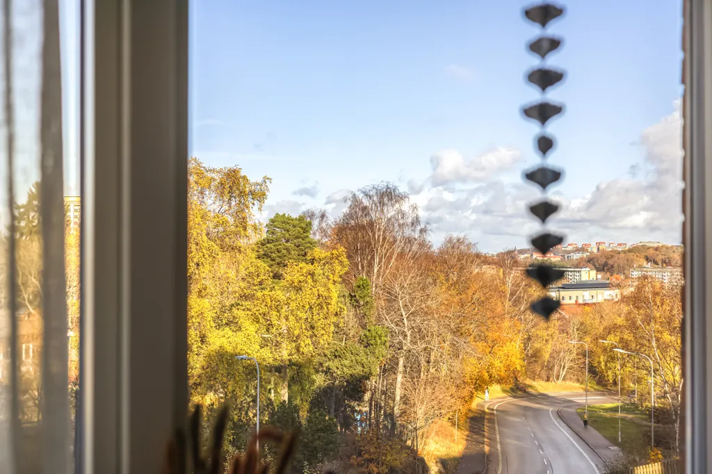 Rõdu - Bright 1st Floor Flat with Balcony in Lantmilsgatan