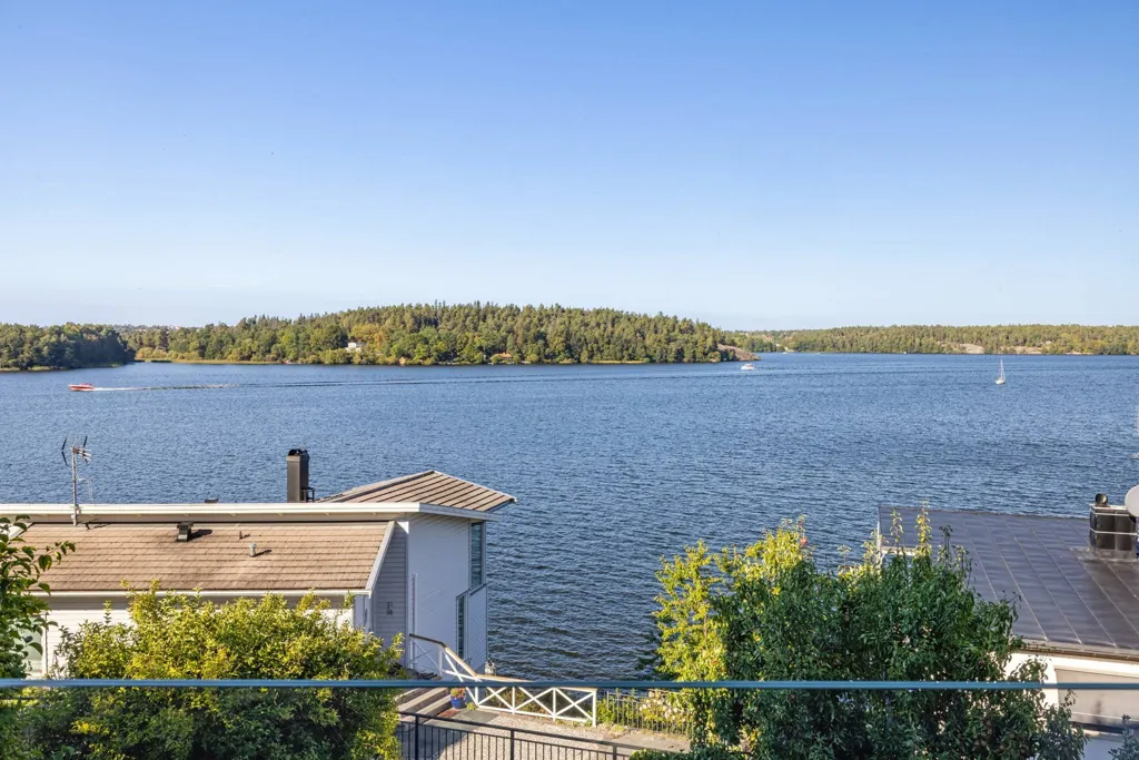 Terrace - Modern Apartment with Mälaren View in Mälarhöjden