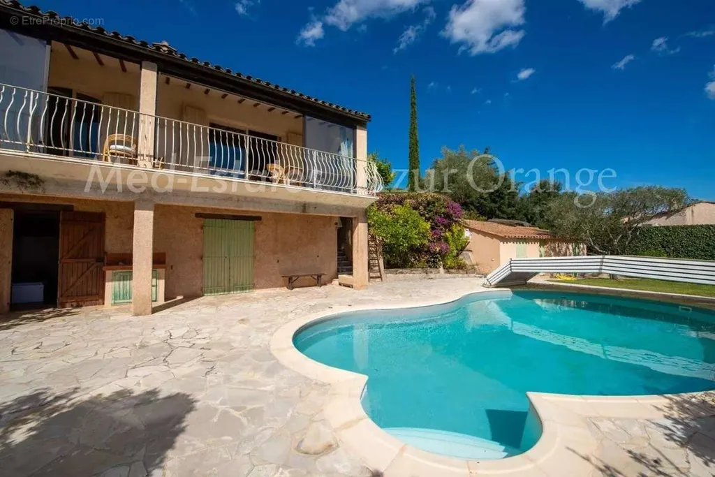 Piscine - Villa Luxueuse avec Vue Mer à Grimaud
