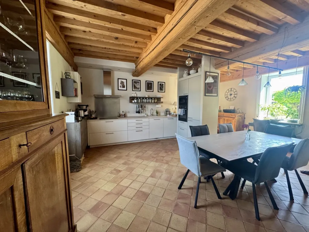Salle à manger - Maison historique avec grand terrain à Montanay