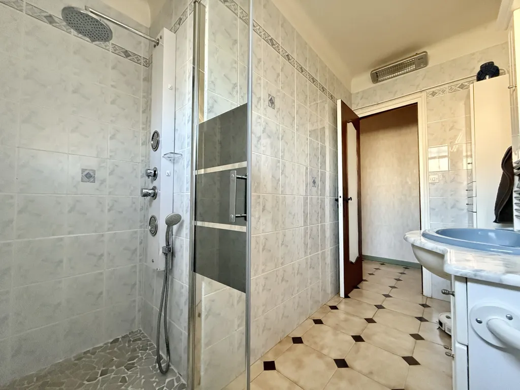 Bathrooms - Four-Face House with Mountain View in Rodès