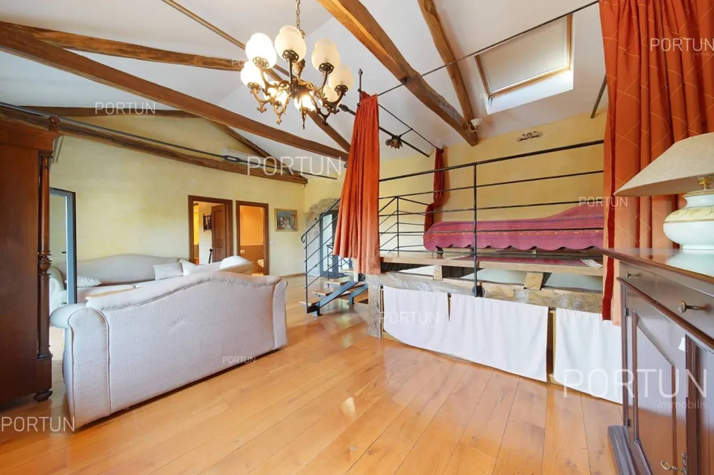 Séjour - Renovated Estate with Panoramic Views in Lupoglav