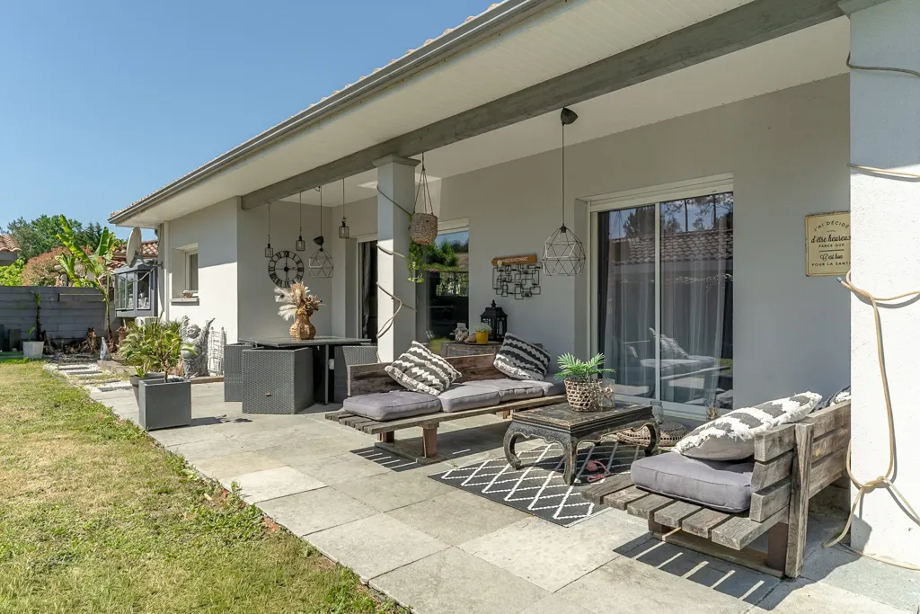 Terrasse - Maison au Calme avec Piscine à Le Barp