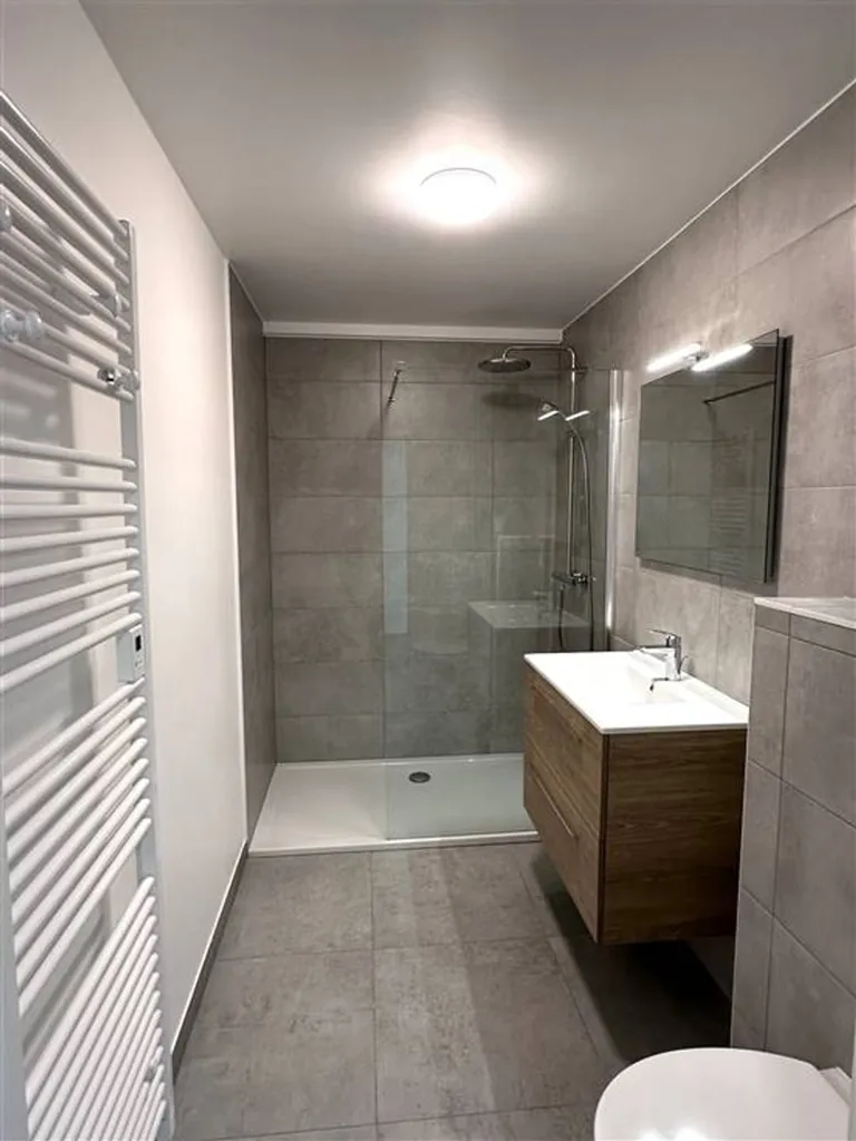 Salles de bain - Appartement avec Grande Terrasse à Landenne