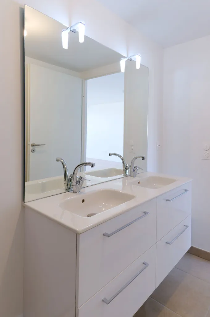 Vannitoad - New 4-Piece Apartment with Terrace in Bordeaux