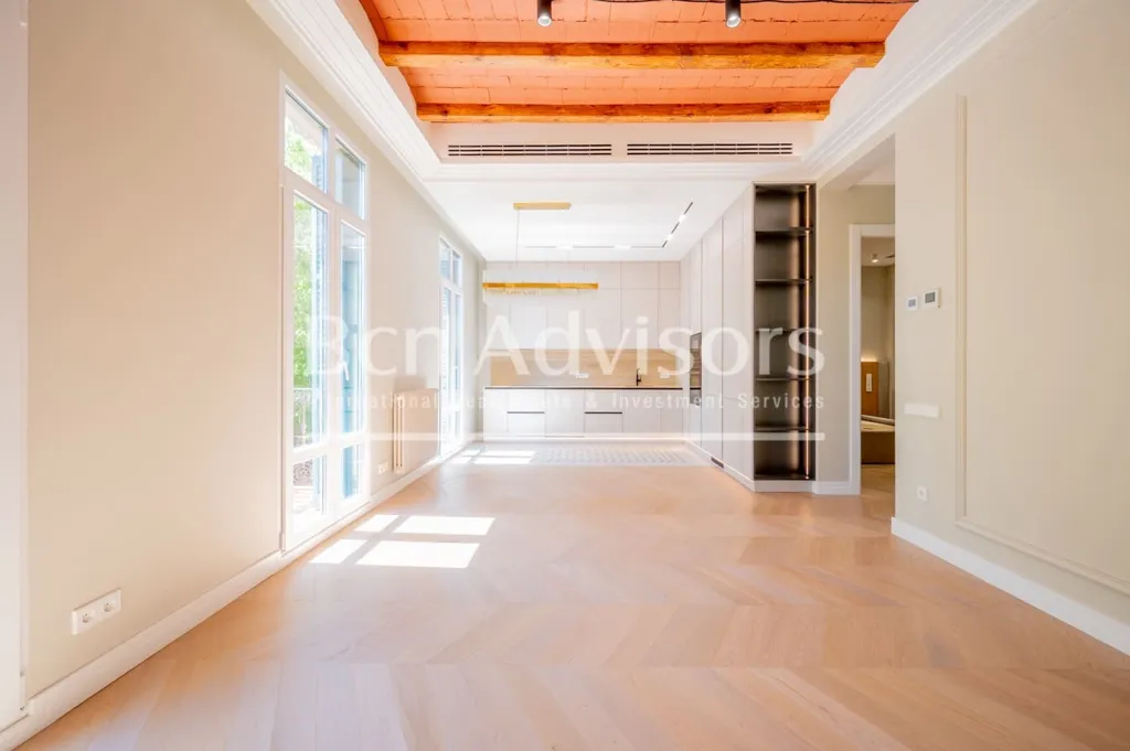 Esik - Refurbished Apartment with City Views in Dreta de l'Eixample
