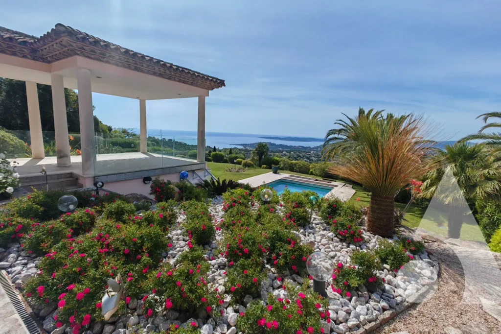 Terrasse - Villa avec Vue Mer Panoramique à Sainte-Maxime