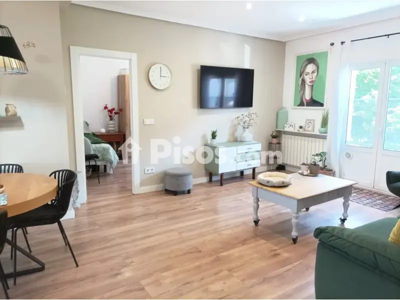 Séjour - Modernised Flat with East-West Orientation in Barreda
