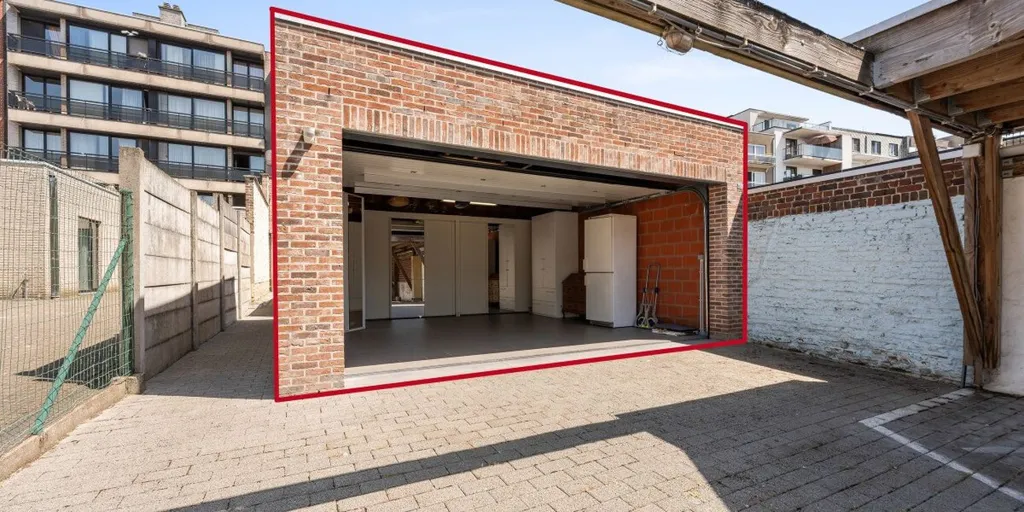 Garage - Duplex avec Vue sur la Place à Deinze