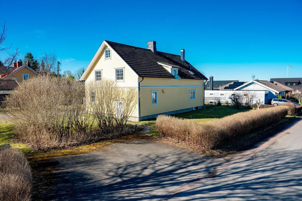 Välivaade - Family Villa with Workshop in Varnhem