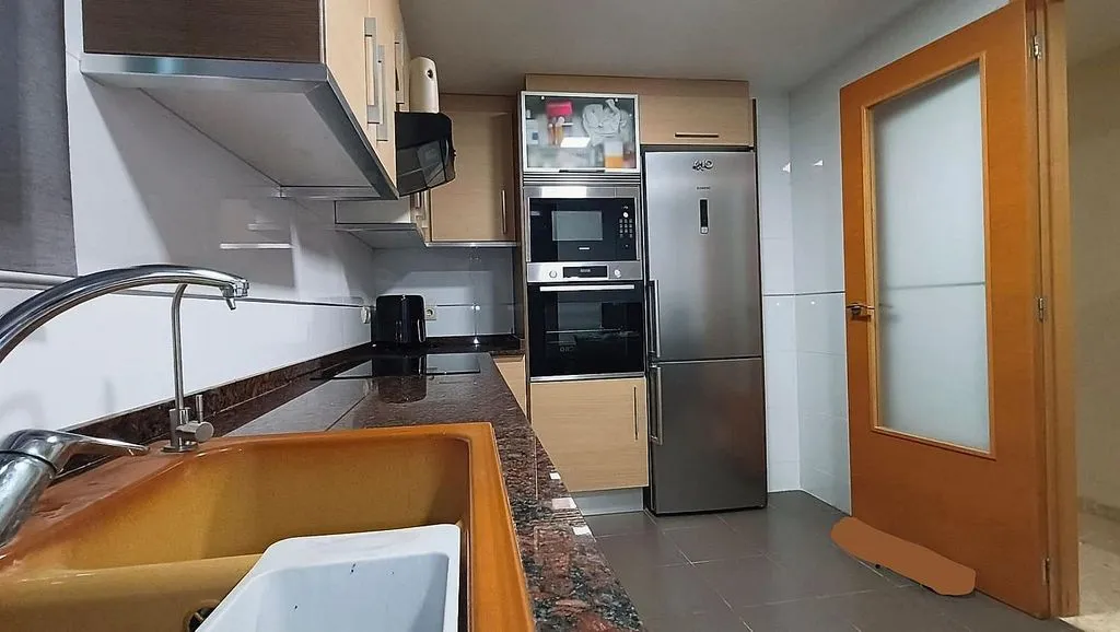 Cuisine - Apartment with Balcony and Garage in Carcaixent