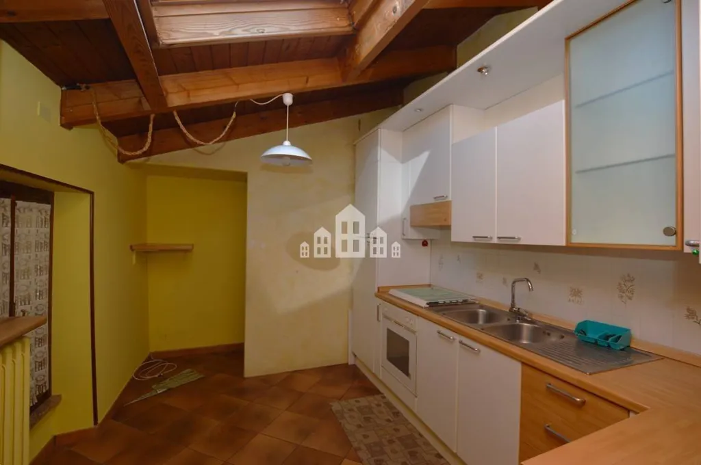 Cuisine - Historic Building with Central Location in Rivara