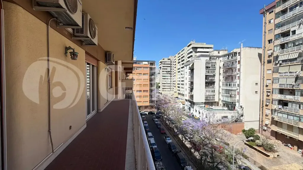 Balcon - Apartment with Balcony in Palermo