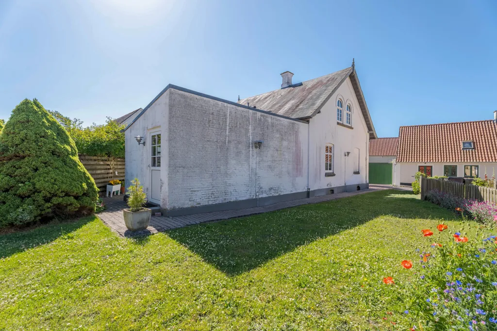 Giardino - Villa with Two Apartments in Assens