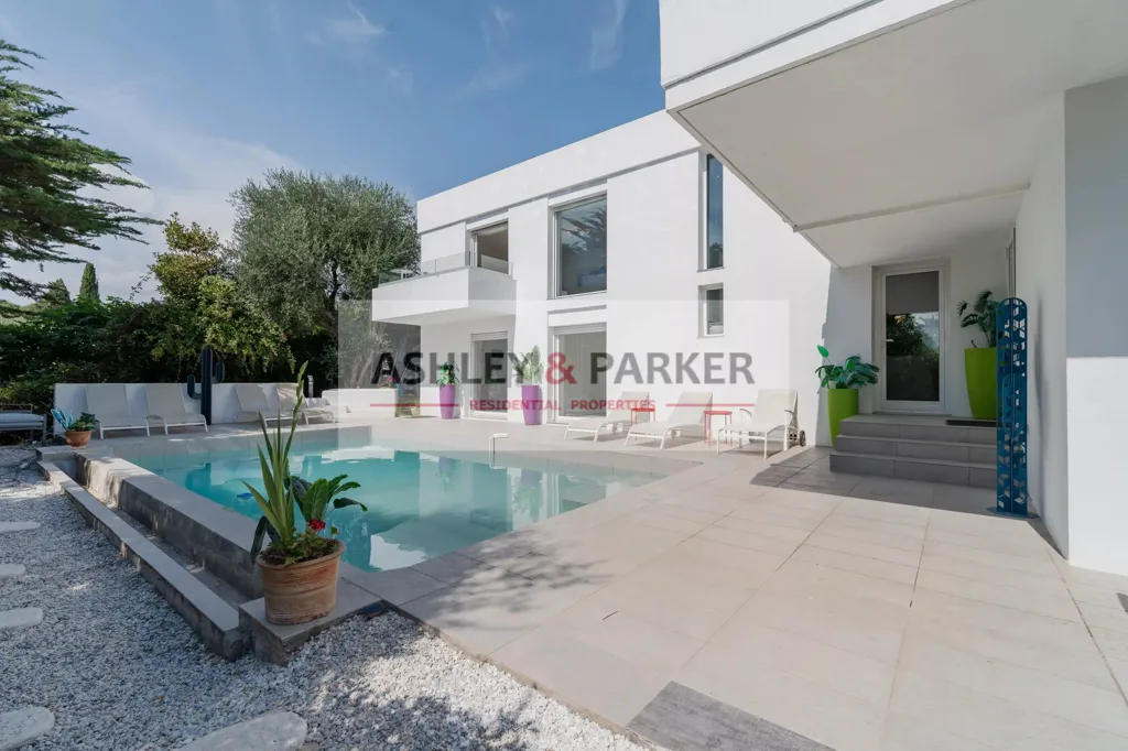 Piscina - Contemporary Villa with Sea View in Le Cannet