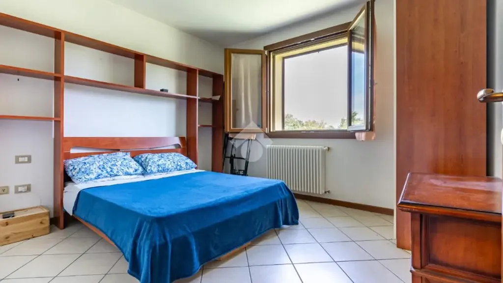Chambres - Trilocale with Balcony in Ferrara