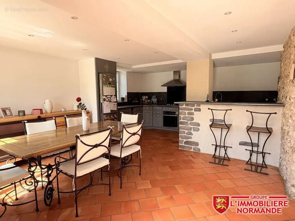 Salle à manger - Propriété de Charme avec Garage à Pacy-sur-Eure