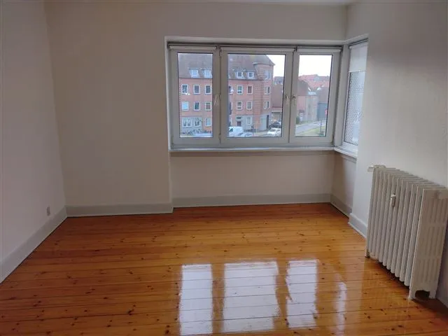 Rooms - Renovated Flat with Two Balconies in Odense C