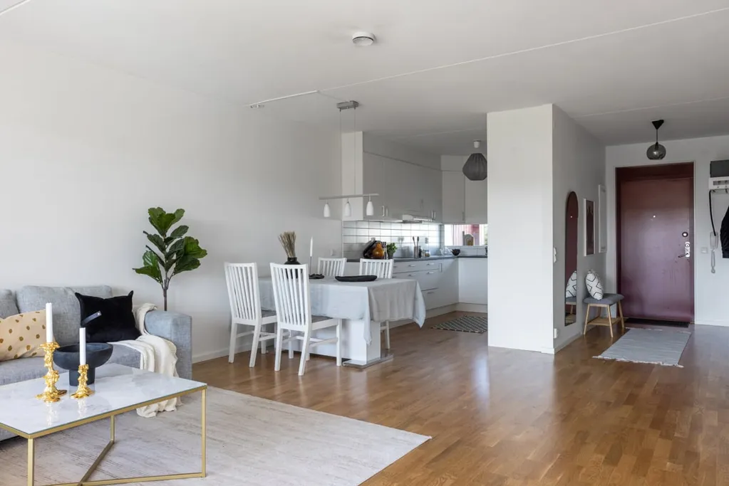 Elutuba - Apartment with South-Facing Balcony in Vallhamra