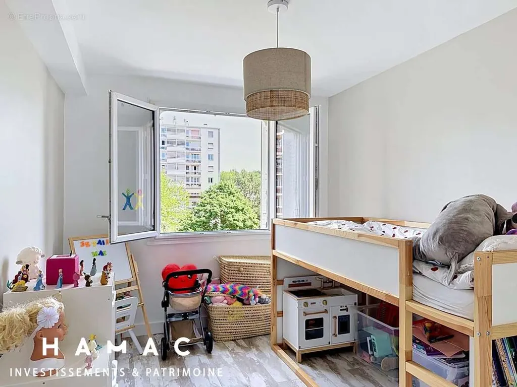 Chambres - Appartement Rénové T4 avec Balcon à Lyon