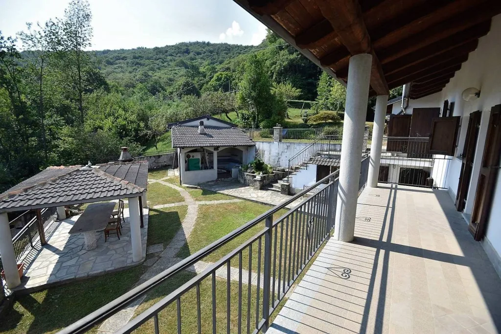 Terrazza - Casa indipendente con giardino a Lusernetta