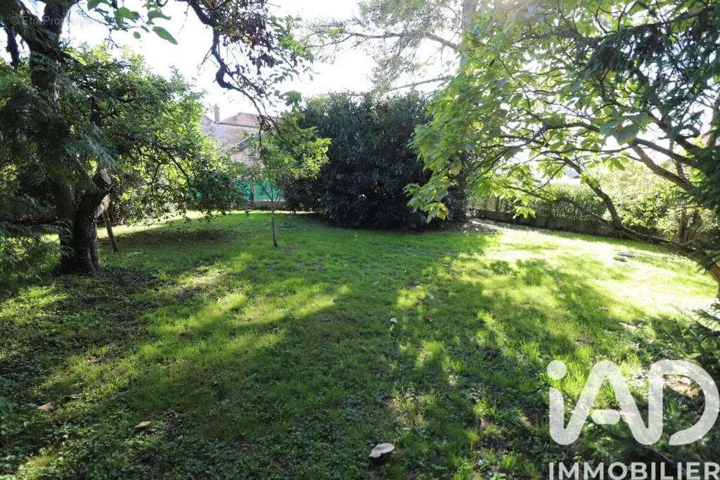 Jardin - Terrain à Bâtir avec Double Exposition à Héricy