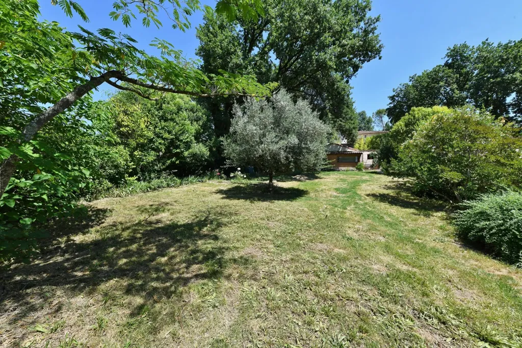 Jardin - Villa de Plain-pied avec Piscine à Uzès