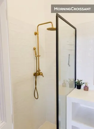 Salles de bain - Appartement 2 Pièces avec Vue sur les Toits à Marseille